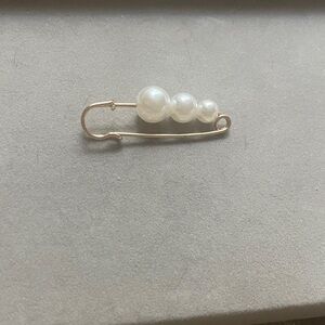 Elegant Gold and Pearl Safety Pin Brooch